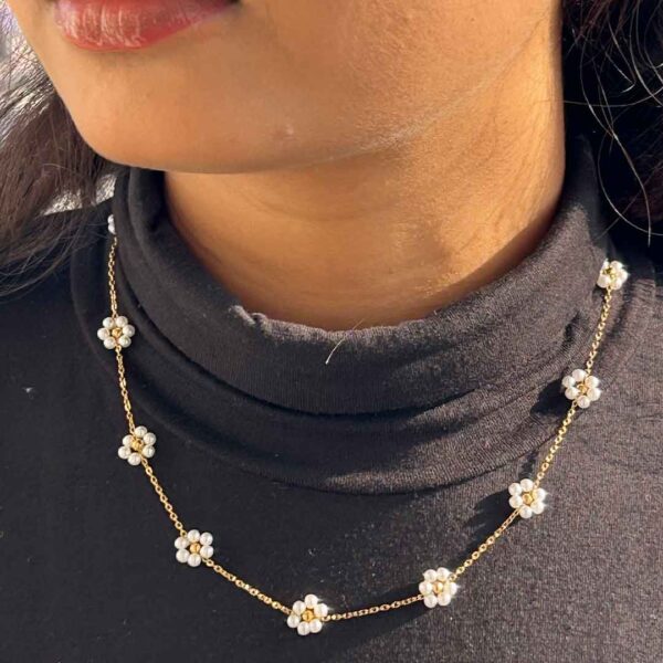 Daisy pearl gold plated necklace